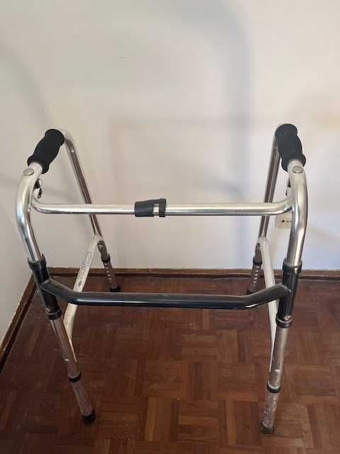 Andarilho para idoso/a