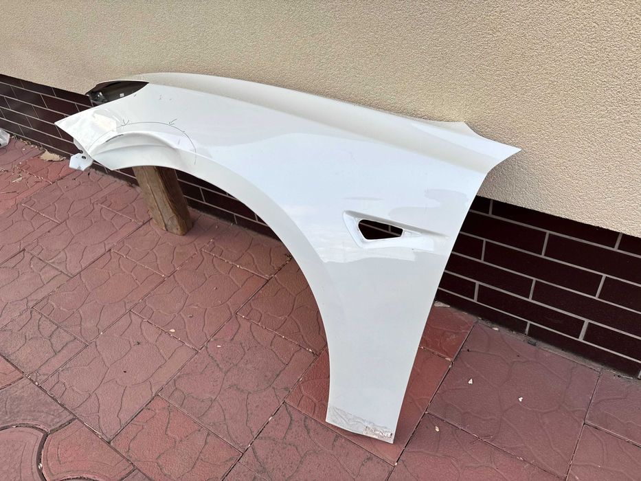 Крило ліве Tesla model 3