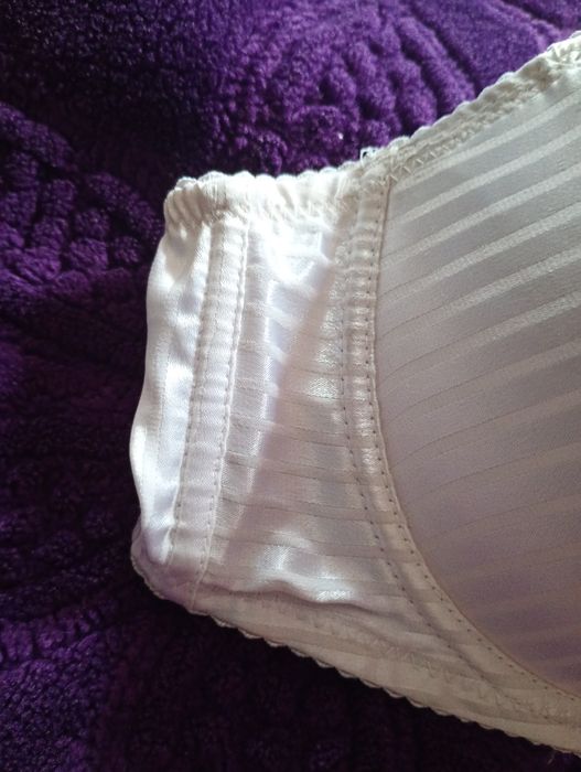 Śliczny mieniący stanik push up