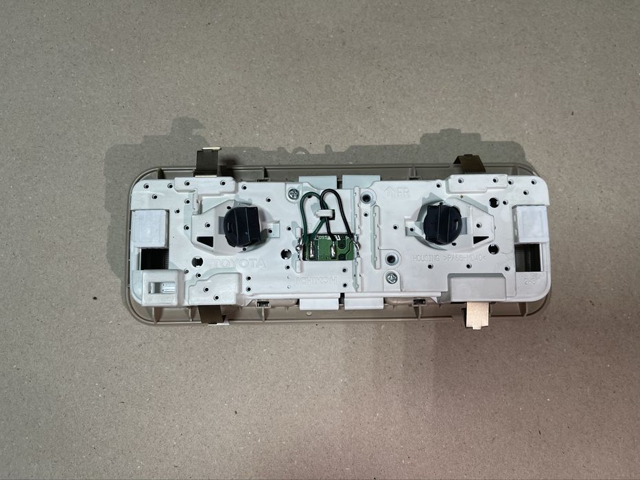 Плафон освітлення салона задній Toyota Camry 50 Європа