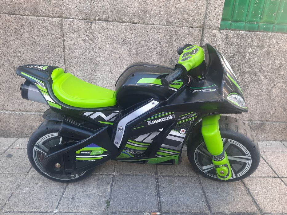 Moto kawasaki para criança a partir dos 3anos