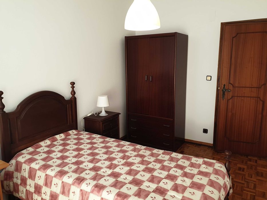Quarto para arrendamento mobilado com despesas incluídas