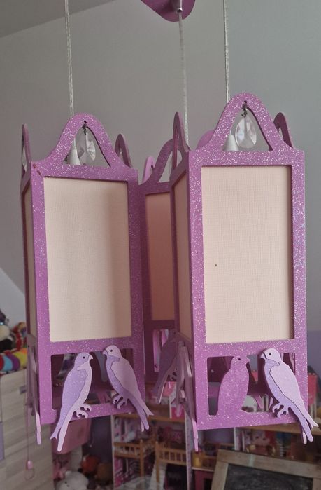 Piękna lampa żyrandol do pokoju dziecięcego fiolet róż