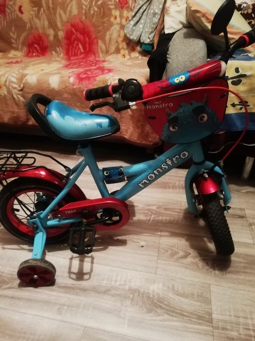 Велосипед с дополнительными колесиками