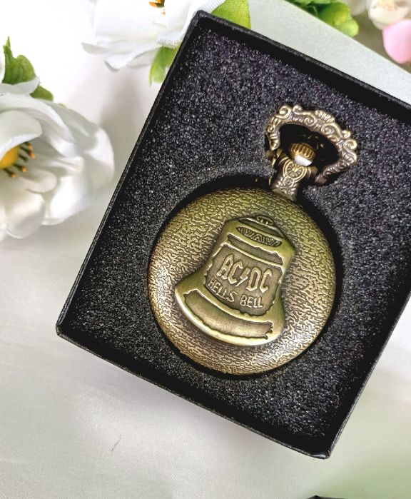 Zegarek na łańcuszku- AC/DC- fan muzyki