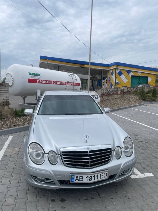 Mersede-Benz E211