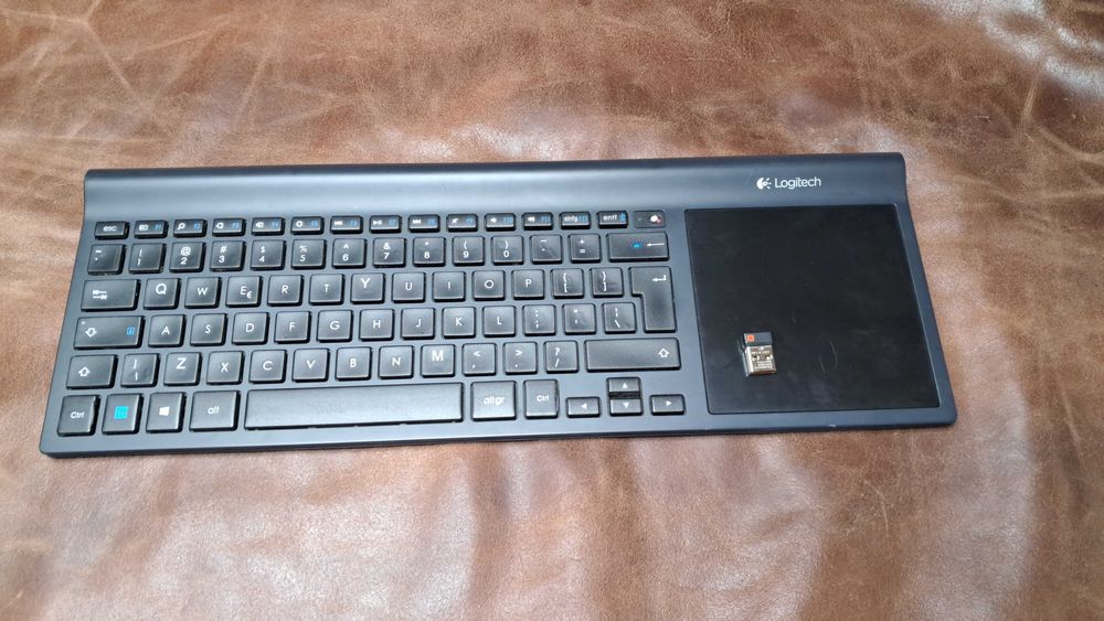 Logitech klawiatura bezprzewodowa TK820 z touchpadem do telewizora