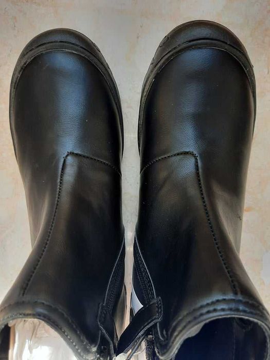 ботинки, черевики для дівчинки 37 разм по 600 грн