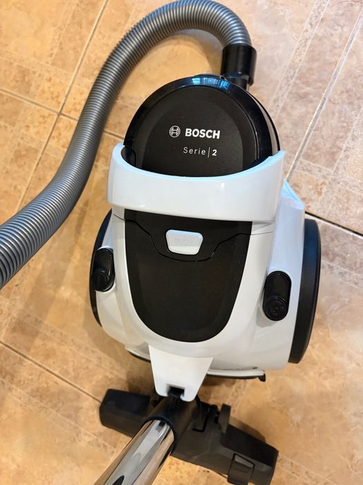 Пилосос Bosch Serie 2 в білому кольорі та новому стані