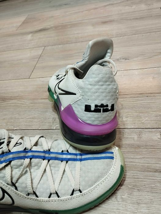 Nike LeBron 17 Low Glow In The Dark size 41