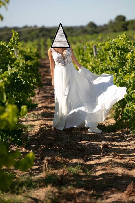 Vestido de noiva elegante e fluido como novo