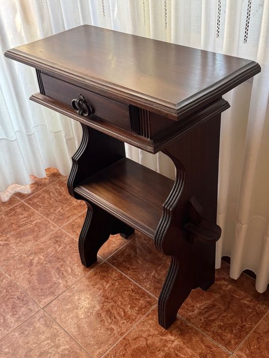Mesa de apoio / Consola em madeira maciça com gaveta