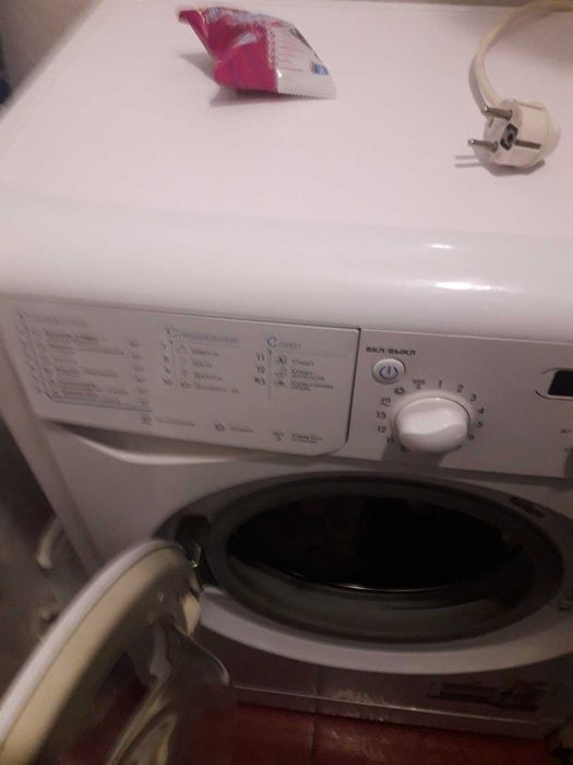 Продам стиральную машину автомат б/у  Indesit IWSD 6105