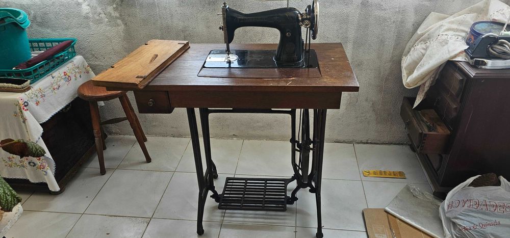 Maquina de costura vintage de 1924