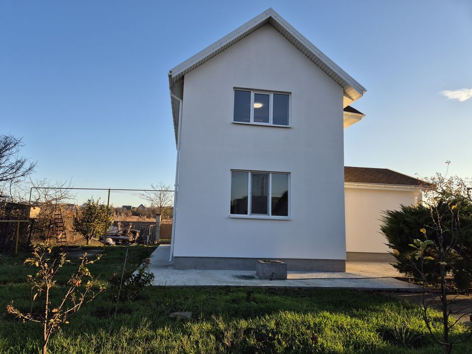 Дом у озера пригород Черноморска