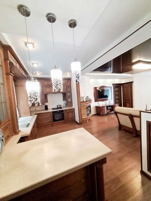 Продам неймовірний маєток наповнений домашнім теплом. Р-н Міськсаду.