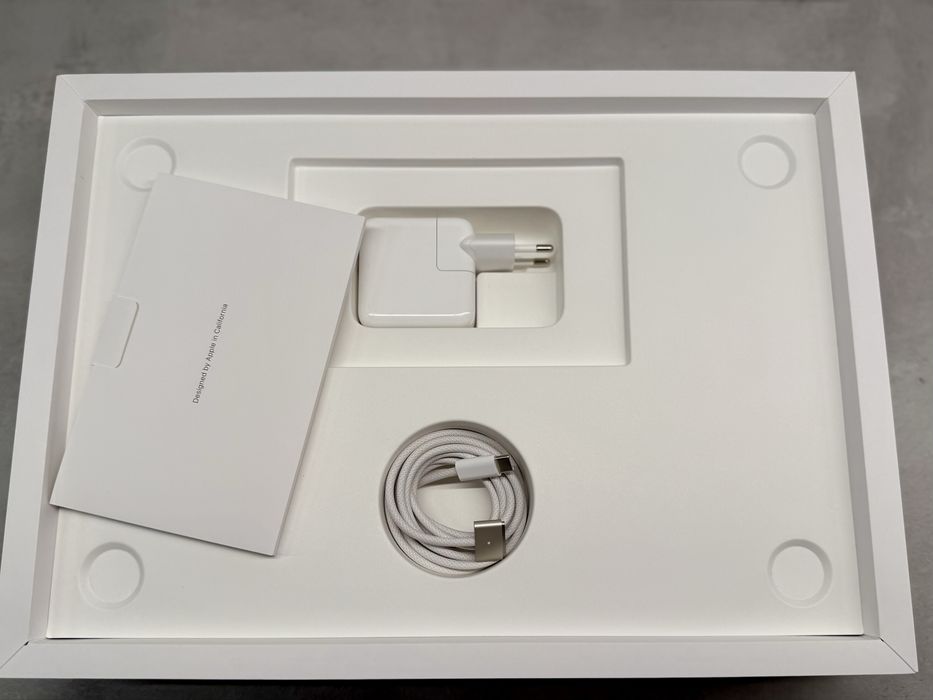 Apple MacBook Air 15, M2, 8-rdzeniowy CPU, Starlight,