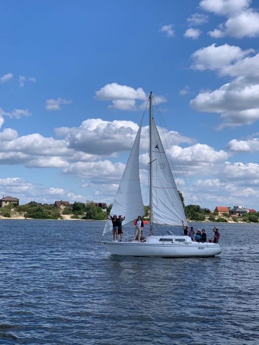 Продам парусно-моторную яхту Jeanneau Poker 27