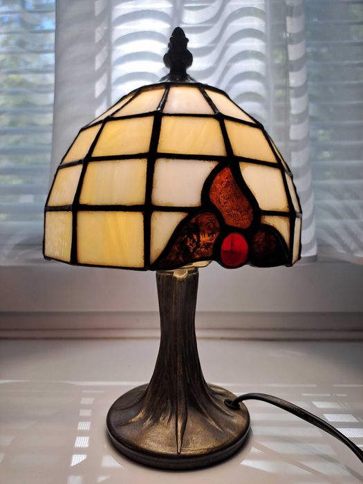 Stylowa lampka nocna witrażowa w stylu Tiffany – retro / vintage