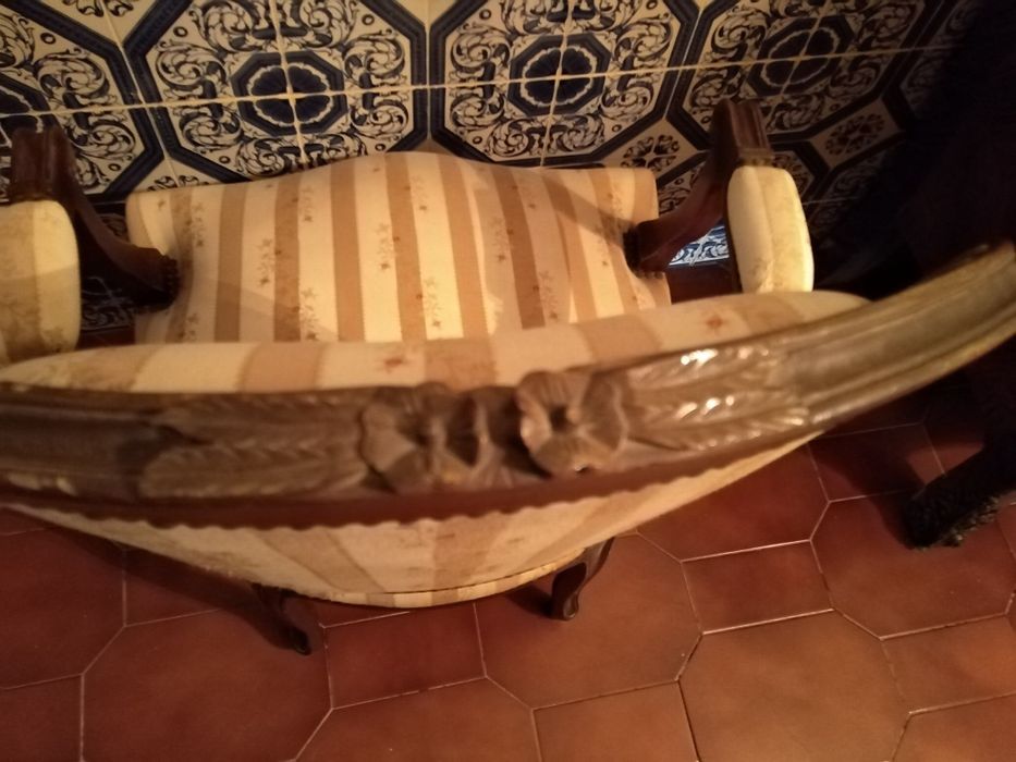 Cadeirão de Braços em Mogno Estofado