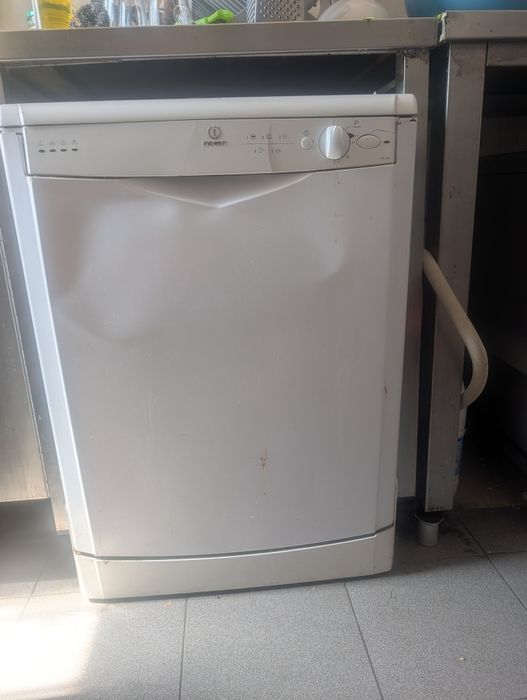 Máquina de lavar loiça Indesit (Para peças ou reparação) - Alcabideche