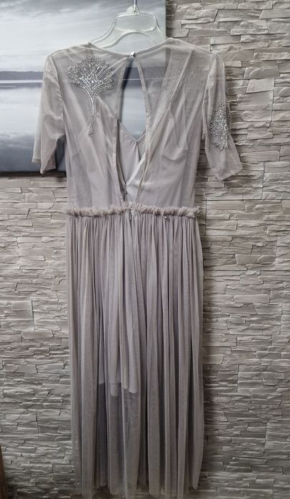 ASOS Sukienka midi z głębokim dekoltem i siateczką z ozdobnymi koralik