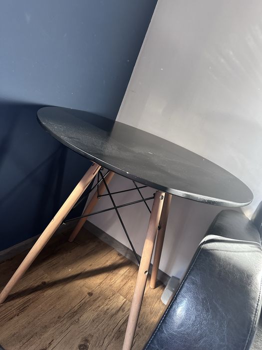 Stoł okragły w kolorze czarnym