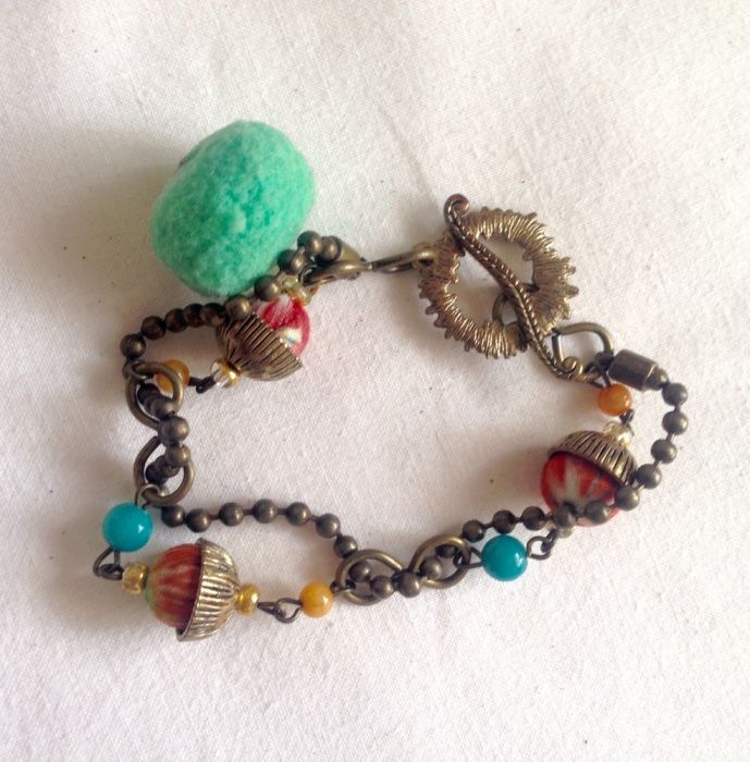 Pulseira muito original com pendentes