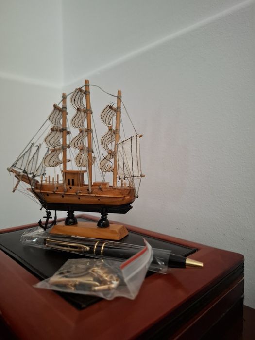 Veleiro  + porta chaves  + caneta