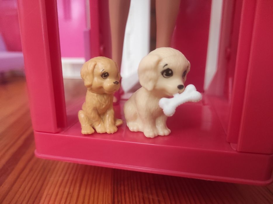 Duży zestaw Barbie, domki, szafa, skuter, lalki itp