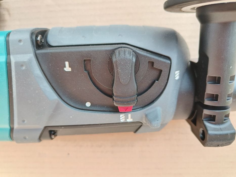 Makita HR2470 wiertarka udarowa SDS młotowiertarka walizka