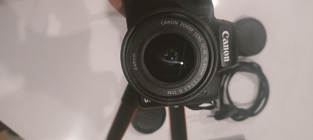 Máquina fotográfica Canon EOS M50