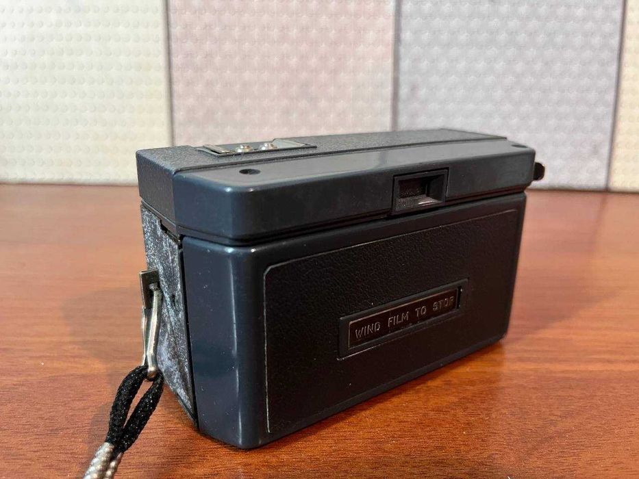 Ретро фотоаппарат KODAK instamatic 50 camera