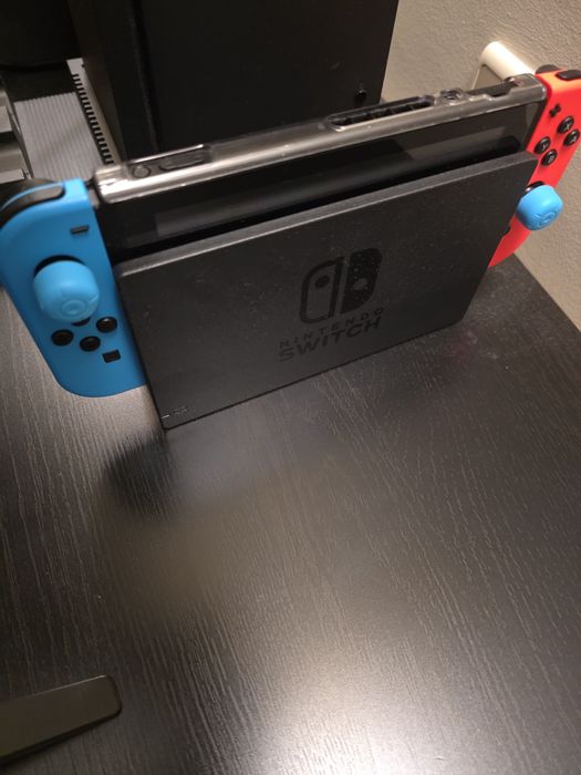 Nintendo Switch usada + jogos + comando wireless