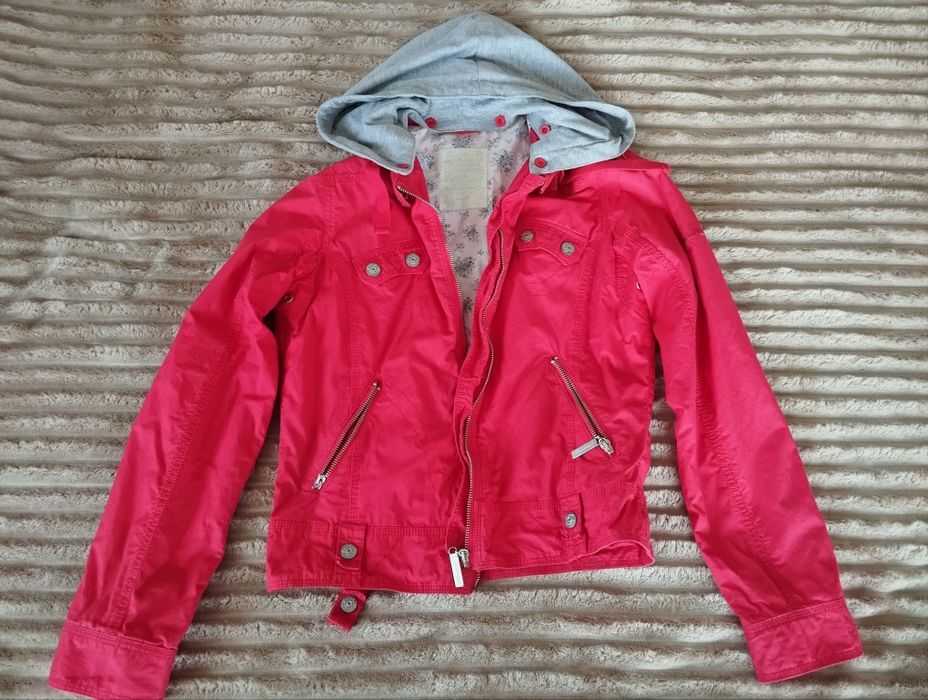 Весняна куртка для дівчинки