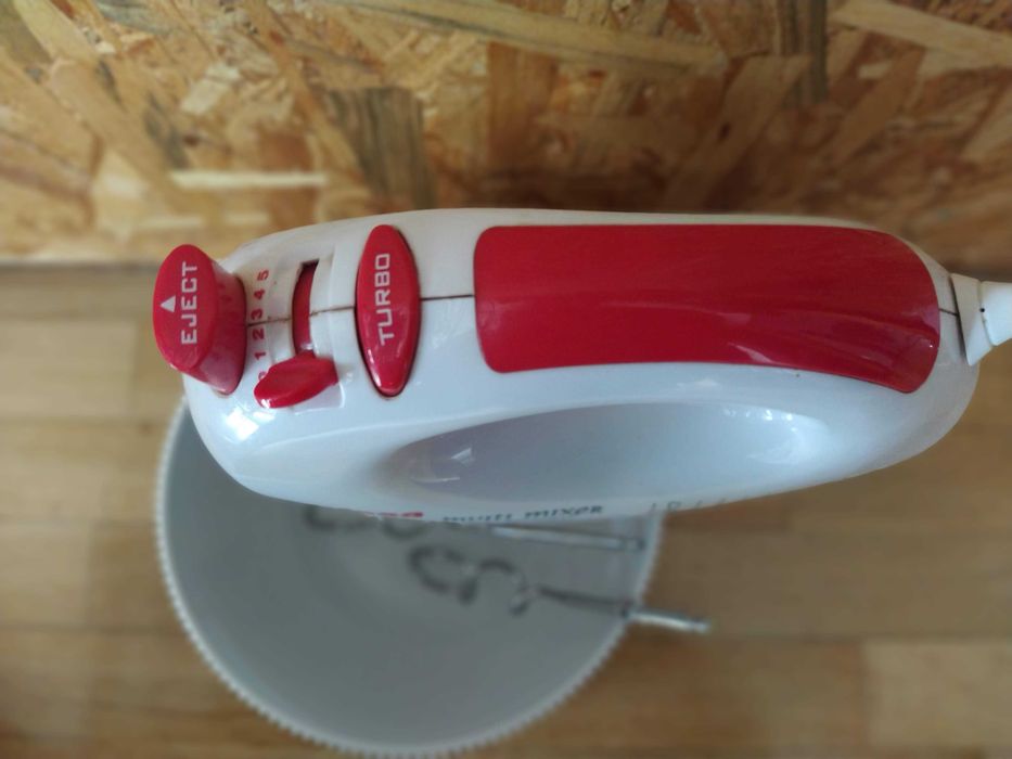 Batedeira Ufesa c/ taça