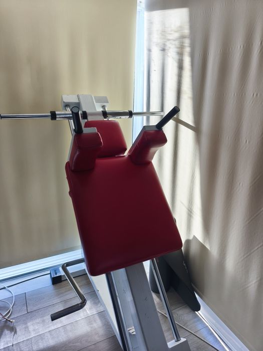 Hack Squat Profissional – Máquina de Agachamento