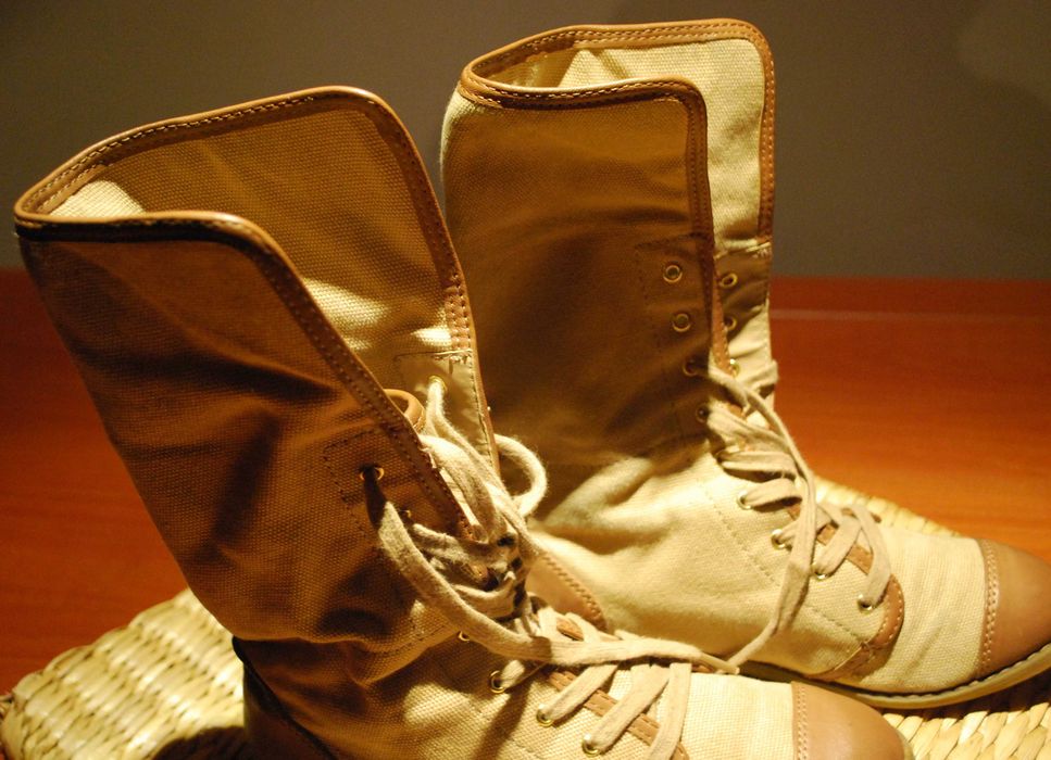 Botas Fabricadas Vietnam com Ponteiras e Calcanhar em Couro N.º 37/38