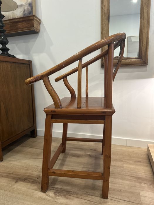 Cadeira chinesa de madeira
