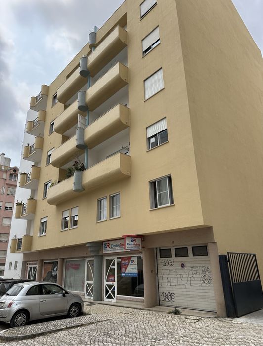 Aluguer Garagem Box 29m2 Centro Caldas Rainha