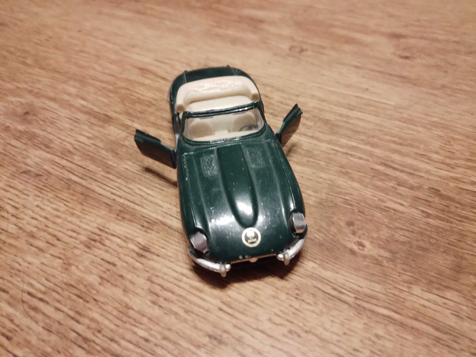 Jaguar E Cabriolet; McToy 1:38
