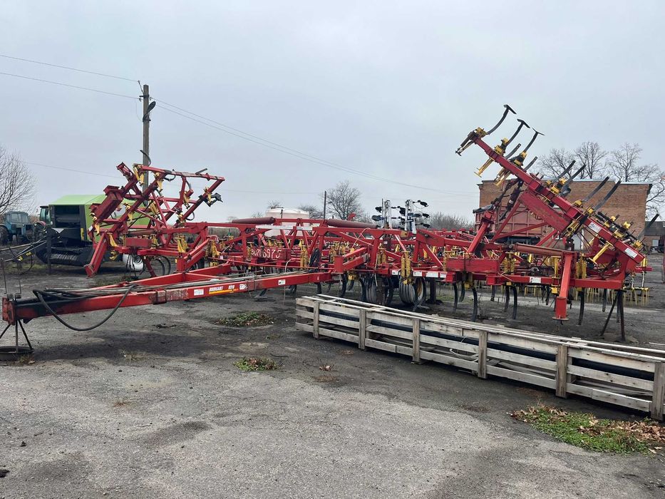Культиватор суцільного обробітку Bourgault-8810-35 (18 м.)