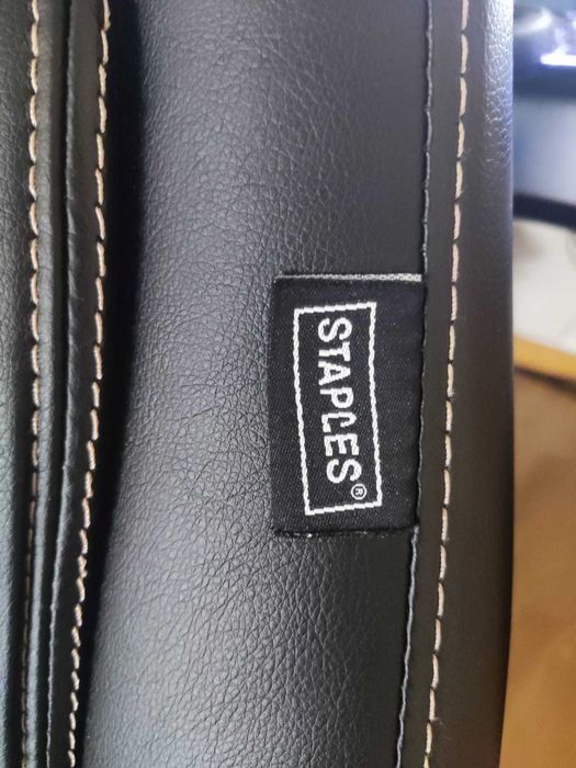 Cadeira de escritório - Ergonômica / Staples