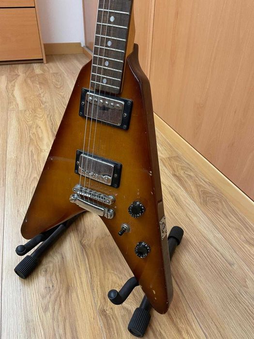 Guitarra elétrica modelo Heavy