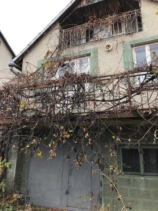 Продаж ділянки та дачного будинка біля комплесу Львівська Швейцарія