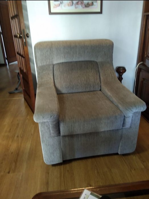 Sofa cama+2 pequenos. Ler descrição. Marinha Grande • OLX Portugal