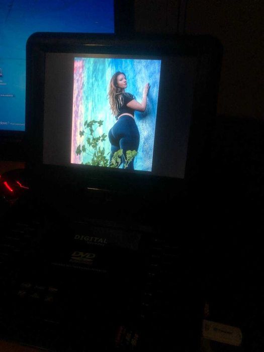 Портативний телевізор  DVD FM USB ДВД Програвач Міні переносний!