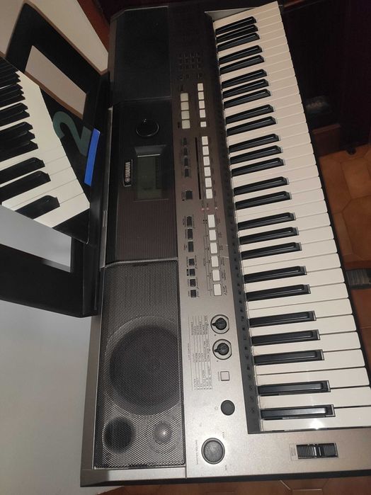 Teclado Yamaha PSR-E443