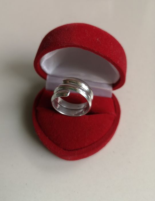 artystyczny pierścionek spirala srebro