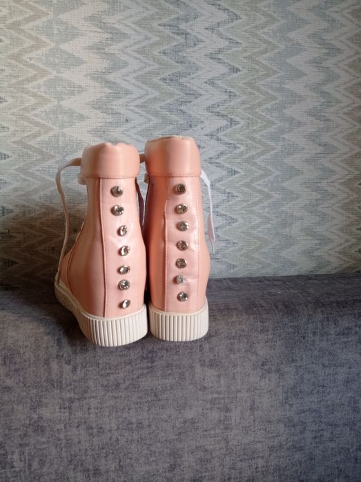 Жіночи полуботинки снікерси. Нові. Розмір 40